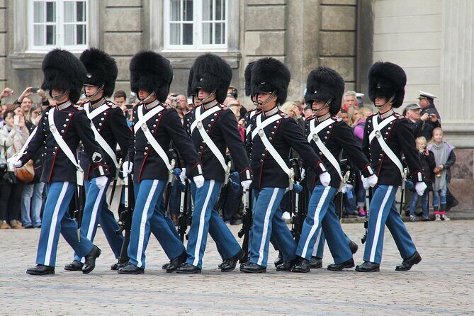 Best of Copenhagen Biking Tour-3 Hours, Small Group max 10 people - Amalienborg Palace: royal formality without a full day ticket