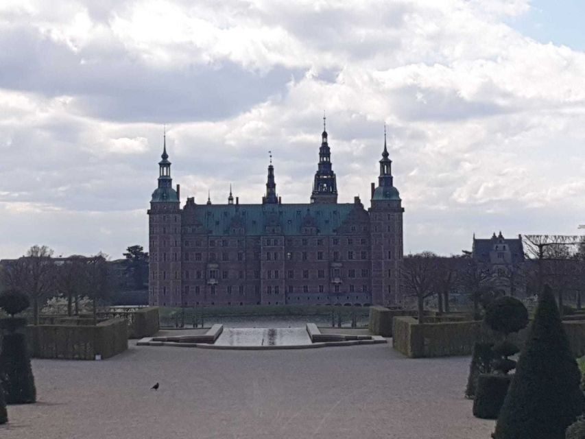 Castles: Kronborg (Hamlet) & Frederiksborg - The 9 am start: pickup, pacing, and comfort in a limousine-van