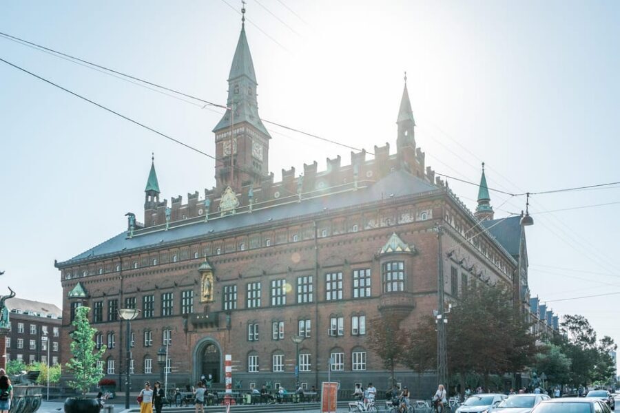 Copenhagen: 2-hour Old Town Private Walking Tour - Meeting point and what 2 hours really covers