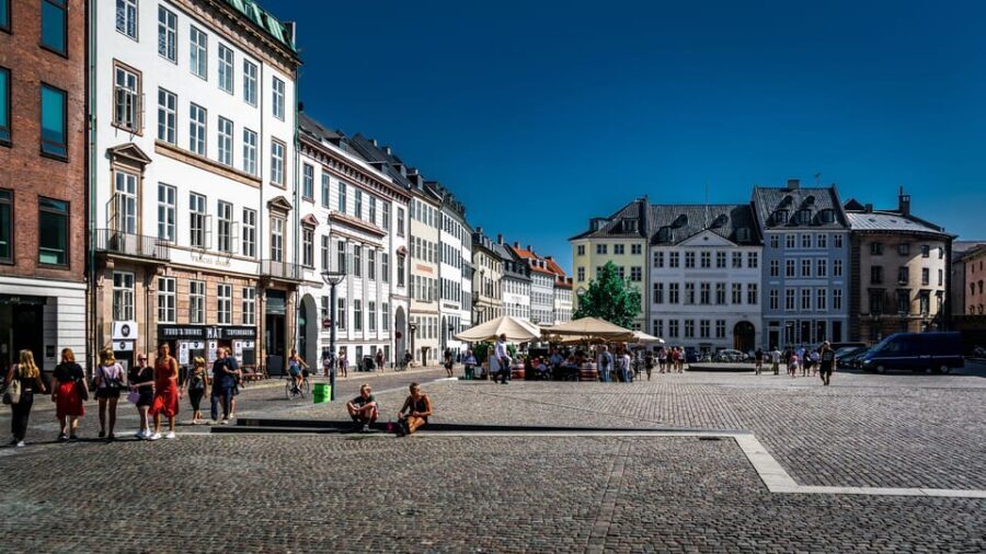Copenhagen: 2-hour Old Town Private Walking Tour - Rådhuspladsen and Copenhagen City Hall: symbols with meaning