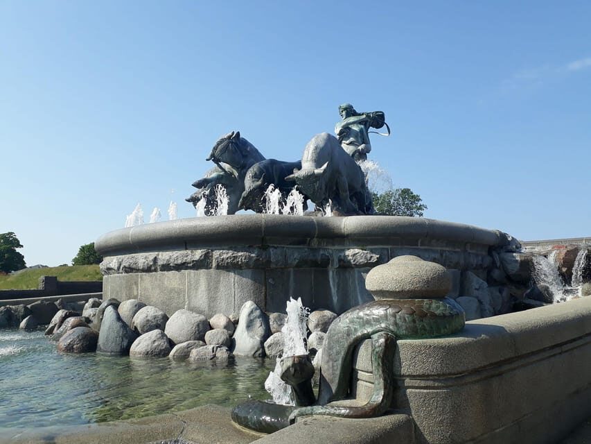 Copenhagen: 2,5-Hour 'Must See' Bike Tour with a Local Guide - Getting Your Bearings Fast With a Local Danish Guide