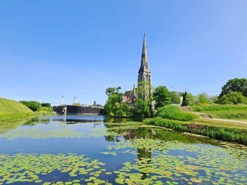Copenhagen: 2,5-Hour 'Must See' Bike Tour with a Local Guide - Bike Comfort, Helmet Reality, and the Flat-City Pace