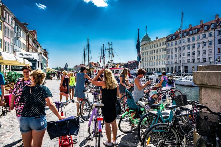 Copenhagen: 3-hour Private Guided Bike Tour - Christianshavn by bike: mound, Christiania, and the Dutch-influenced feel
