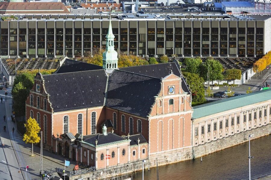 Copenhagen: A guided walk for first-timers in the city - Nyhavn to Amalienborg: ending where Copenhagen turns cinematic