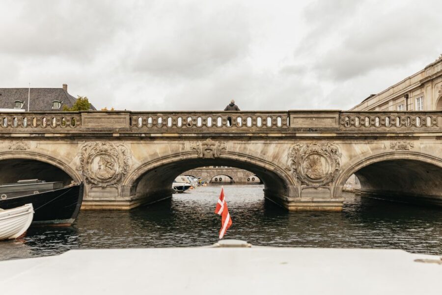 Copenhagen: Canal Cruise with Guide - Amalienborg Palace: royal Denmark from a moving viewpoint