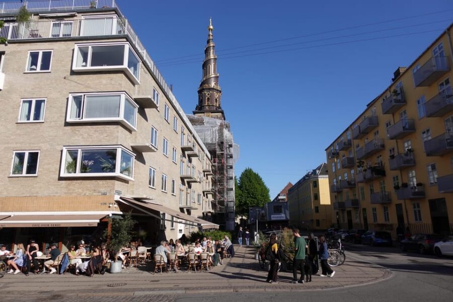 Copenhagen: Christiania & Christianshavn Guided Walking Tour - Meeting at the blue house: how to start clean and stress-free