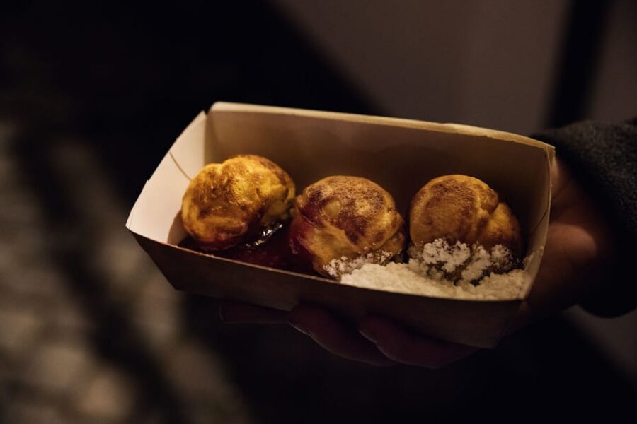 Copenhagen: Christmas Walking Tour with Treats and Drinks - Gløgg and julebryg: two warm drinks, two different vibes