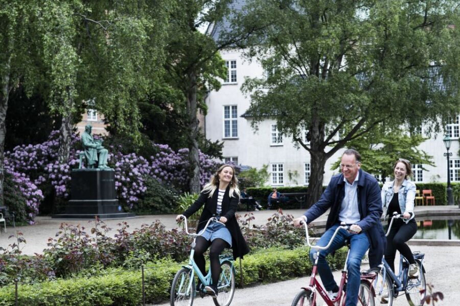 Copenhagen: City Highlights Guided Bike Tour - How the guide setup changes the whole experience