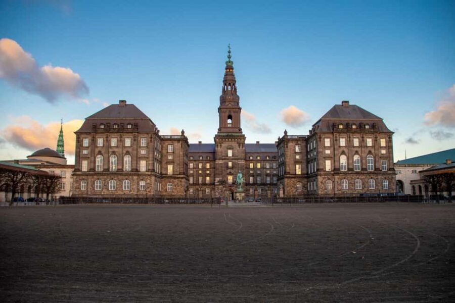 Copenhagen: Exclusive Shore Excursion from the Cruise Port - Guide style and languages: clarity matters when the clock is ticking