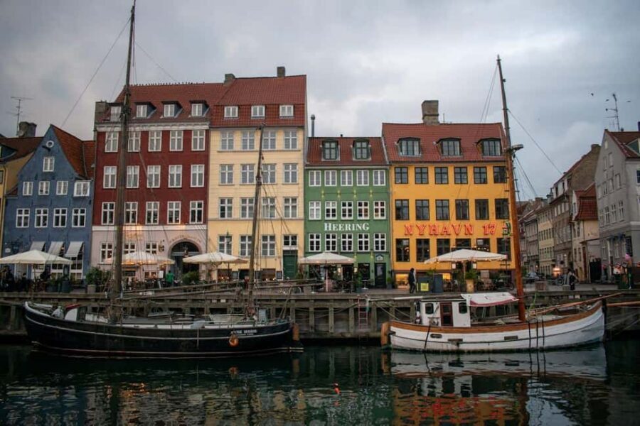 Copenhagen: Guided Bike Tour in French - Christiania and the alternative Copenhagen at street level