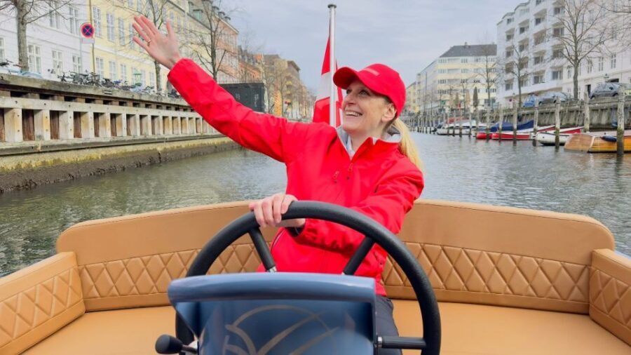 Copenhagen: Guided Canal Tour by Electric Boat - Boarding at Ved Stranden and pier 3 (what to look for)