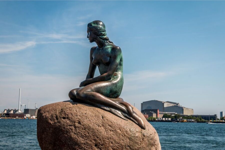 Copenhagen: Highlights & Secrets Private Walking Tour - Højbro Plads to Nikolaj: From Easy Beginnings to Art in a Church