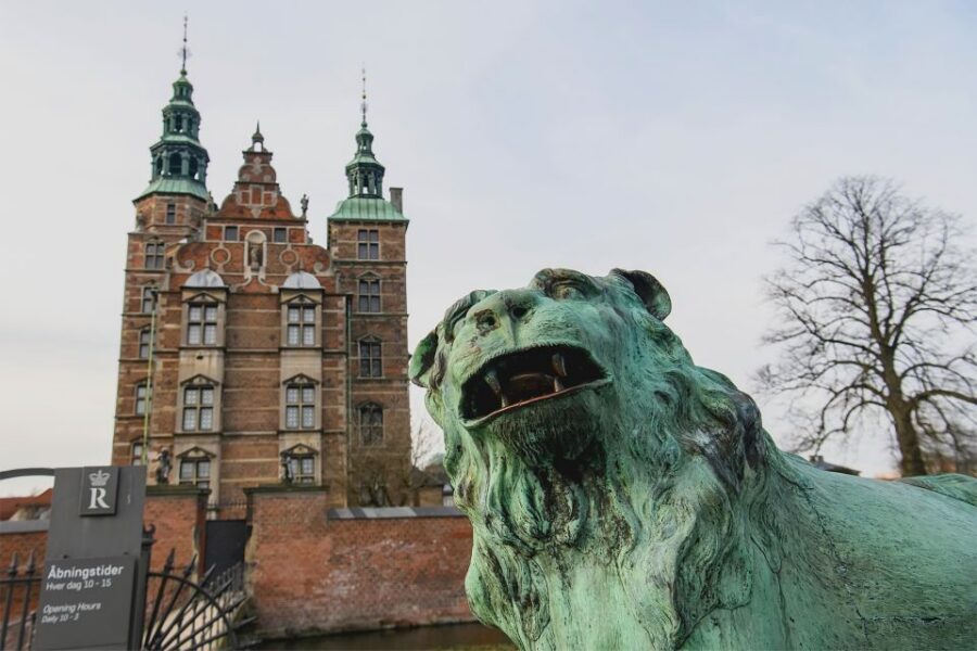 Copenhagen: Highlights & Secrets Private Walking Tour - Starting Point: El Cava, Green Benches, and Fast Orientation