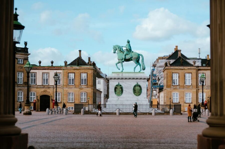 Copenhagen: Hygge & Highlights Walking Tour with Local Guide - A 2.5-hour route that helps you read Copenhagen fast