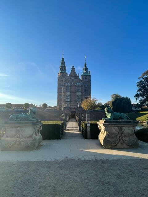 Copenhagen: King's Garden Outdoor Escape Room Game - The smartphone puzzles: stop-start play and two difficulty modes