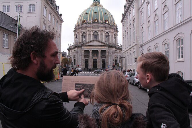 Copenhagen Self-Guided Murder Mystery Tour by Amalienborg Palace - A self-guided detective case around Amalienborg Palace
