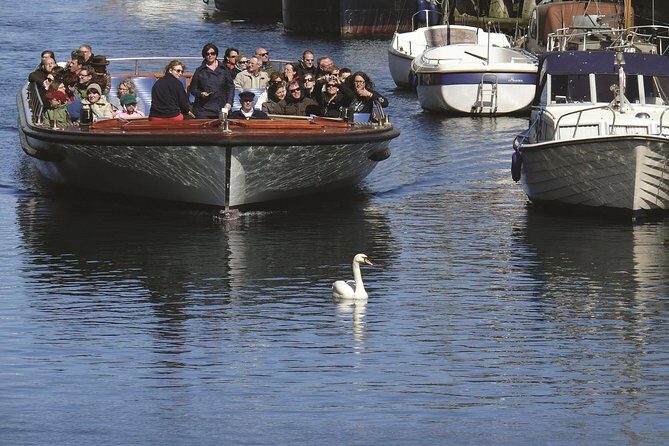 Copenhagen Sightseeing Classic Canal Tour With Live Guide - Why this 1-hour canal loop is such smart Copenhagen time
