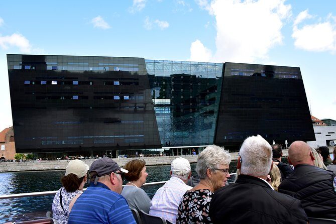 Copenhagen Sightseeing Classic Canal Tour With Live Guide - Getting to Ved Stranden and finding the best seat