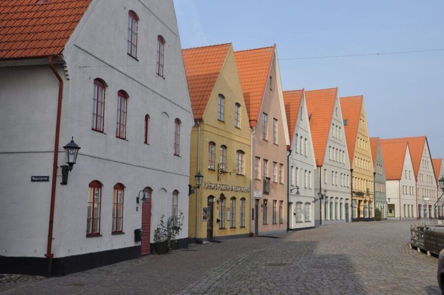 Copenhagen: Tour Across the Øresund Bridge to Lund and Malmö - Malmö on your own: Stortorget to Lilletorget to the shopping streets
