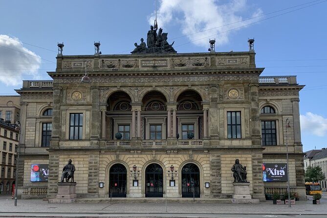 Copenhagen's Royal History: A Self-Guided Walking Tour - Amaliehaven: a quieter history break before the grand finale