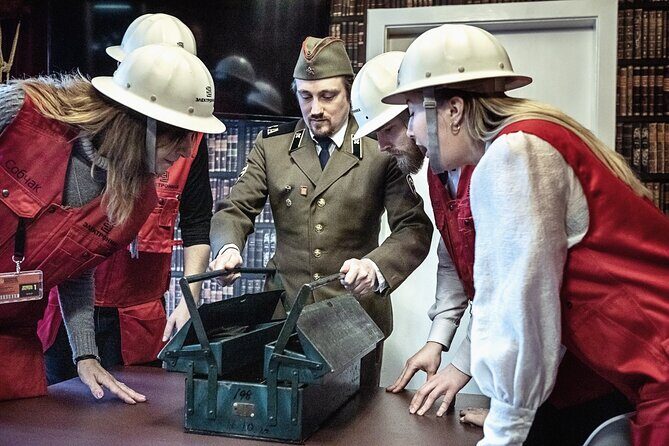 Downfall Spy Mission (Premium Private Escape Room) - Puzzles, scenography, and special effects that add meaning