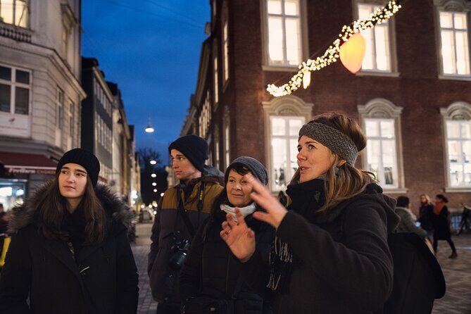 Experience and Taste the Copenhagen Christmas - The Christmas Game: Why the Gift-Bring Requirement Matters