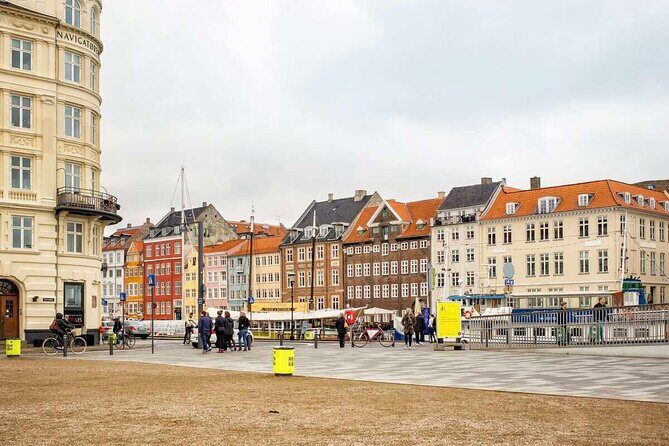 Hippies & Christianshavn Walking Tour - Getting there: the orange umbrella at Havnegade 54