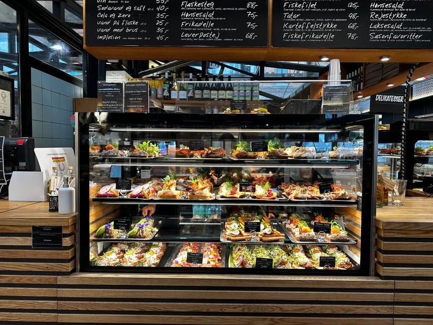 Secret walking Food Tour Copenhagen - Finding the group fast: Københavnerkirken and Torvehallerne