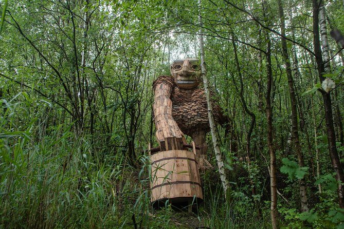 The Forgotten Giants Private Tour - Stop 1 in Hvidovre: Hill Top Trine and the palms viewpoint