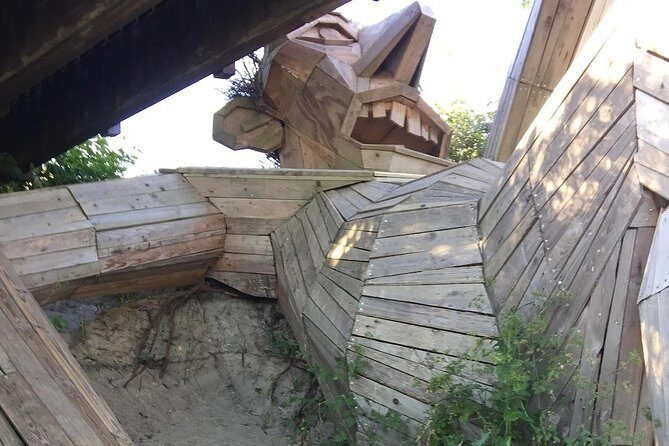 The Forgotten Giants Private Tour - Stop 5 in Taastrup: Teddy friendly and the hand-crossing moment
