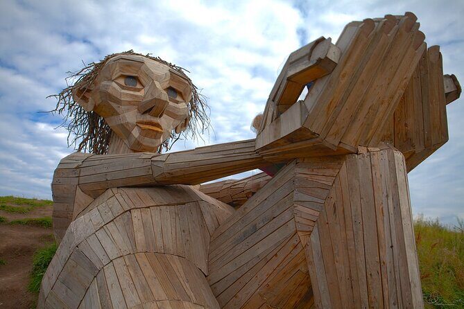 The Six Forgotten Giants Trolls Hunt with Minibus - Stop 1 in Hvidovre: Hill Top Trine and the View from Her Hands