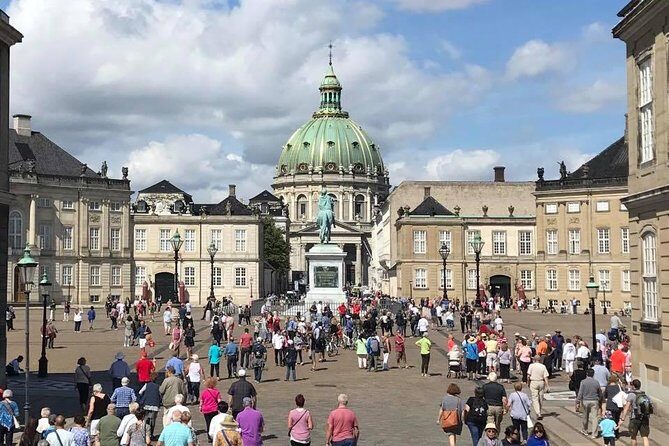 walking tour - Copenhagen and Christiansborg 3 hours - Entering Christiansborg Palace: the royal residence you can walk into